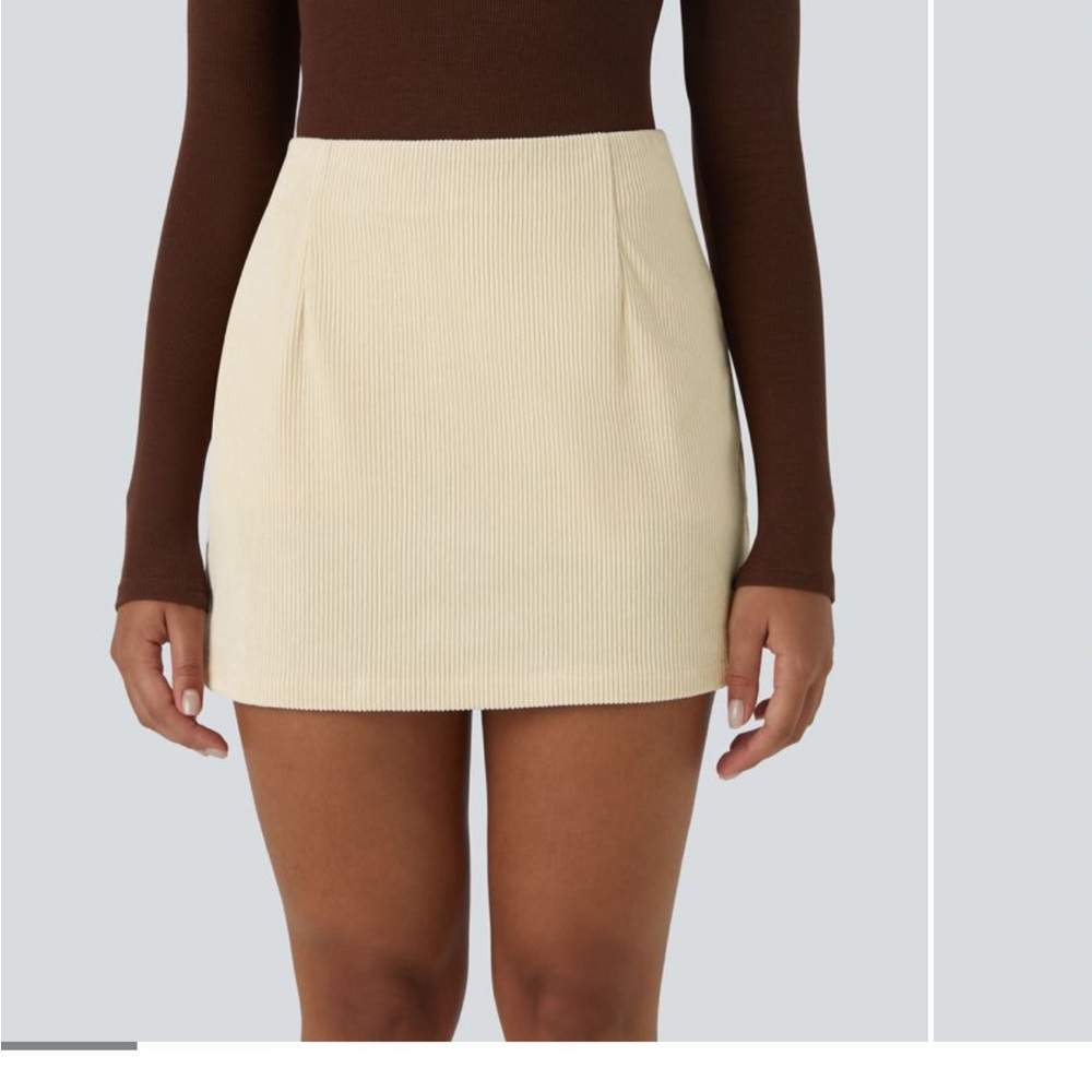 NWT💕HALARA Play it my way skirt